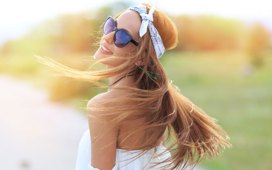 Frau mit Sommer-Haaren