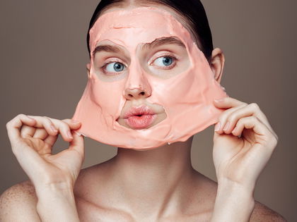 Für einen strahlenden Teint: Diese Peel-off-Maske zieht Schmutz wie ein Magnet an