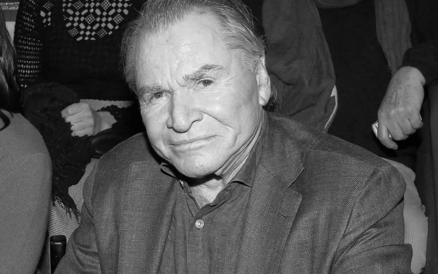 Fritz Wepper lächelt leicht