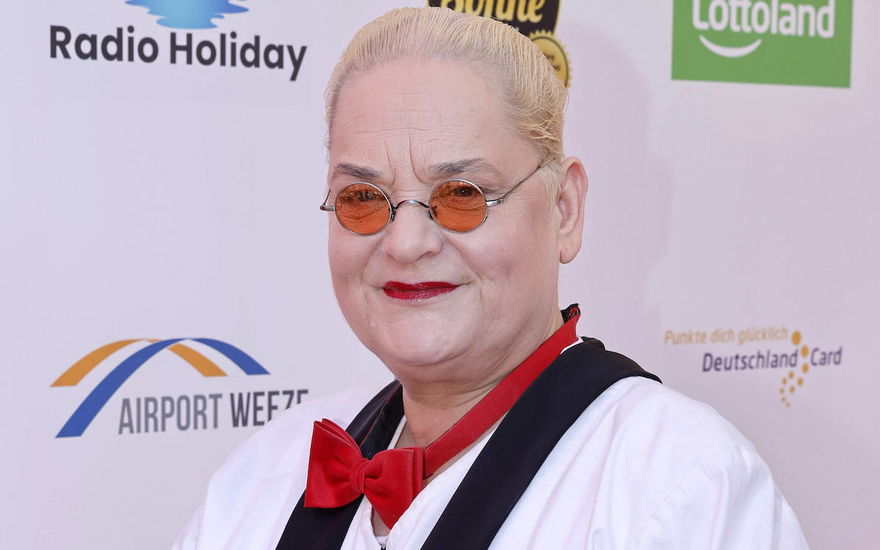 Hella von Sinnen mit Brille