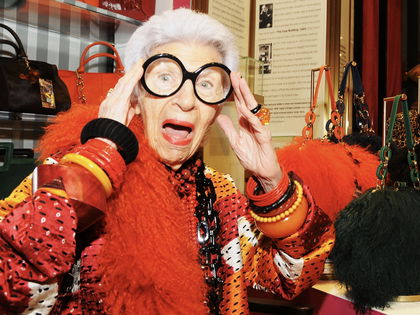 Iris Apfel (†102): Große Trauer um älteste Influencerin der Welt