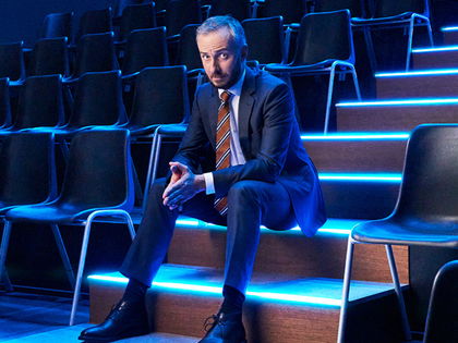 Jan Böhmermann: Waffen-Eklat! Bei Verstoß drohen ihm bis zu 3 Jahre Haftstrafe