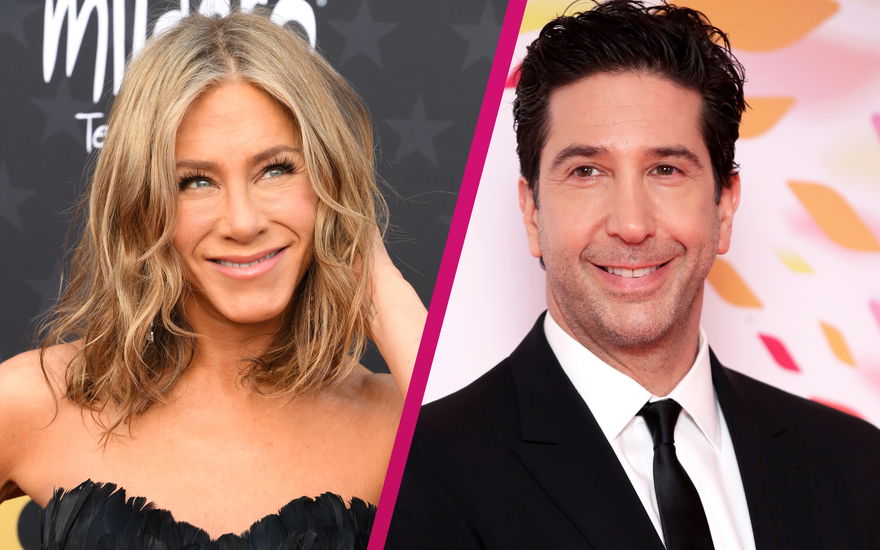 Jennifer Aniston und David Schwimmer lächeln glücklich