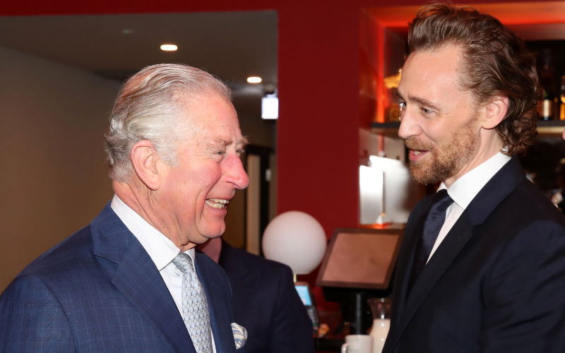 König Charles III. und Tom Hiddleston
