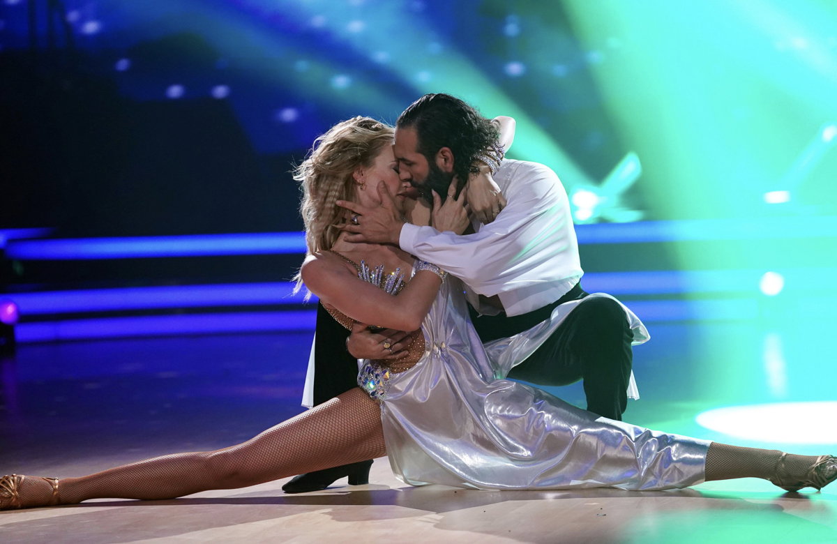 Lulu Lewe und Massimo Sinató tanzen bei "Let's Dance".