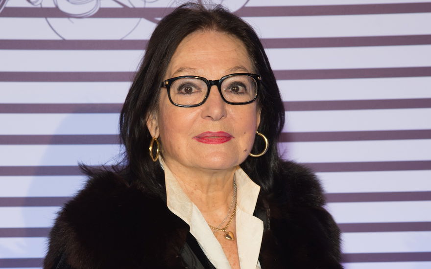 Nana Mouskouri mit Brille
