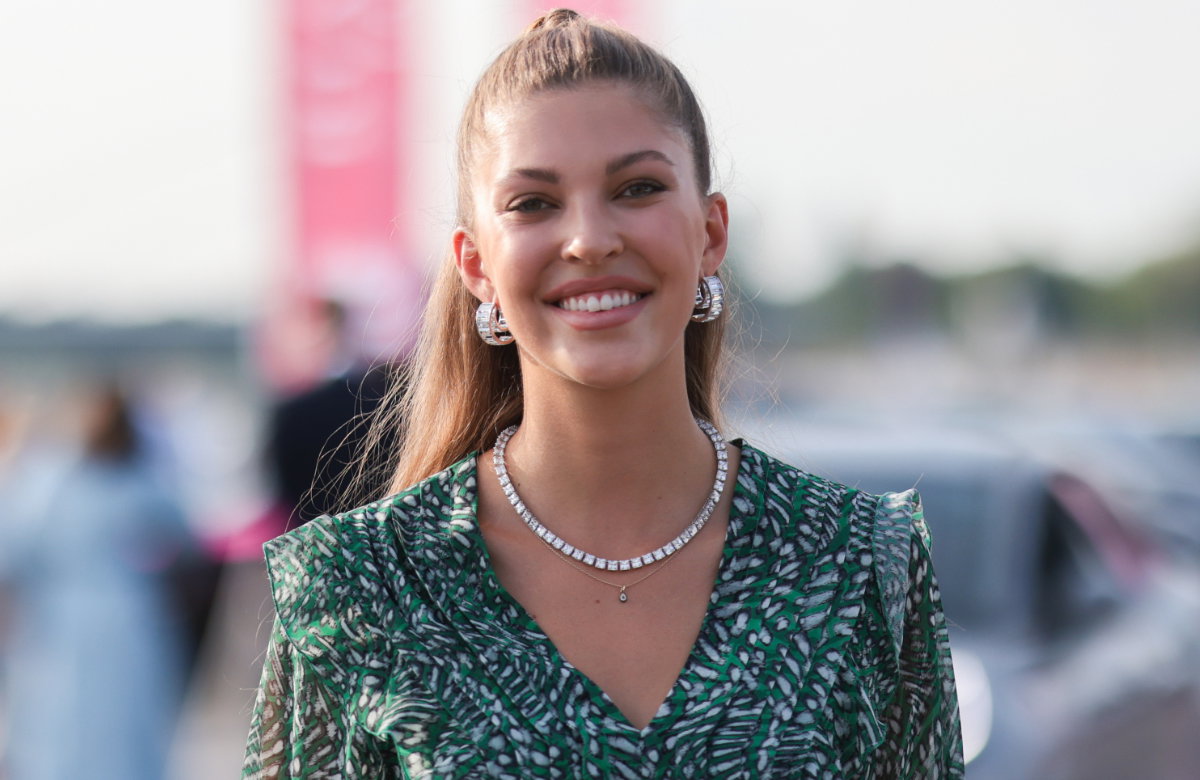 Paulina Swarovski lächelt