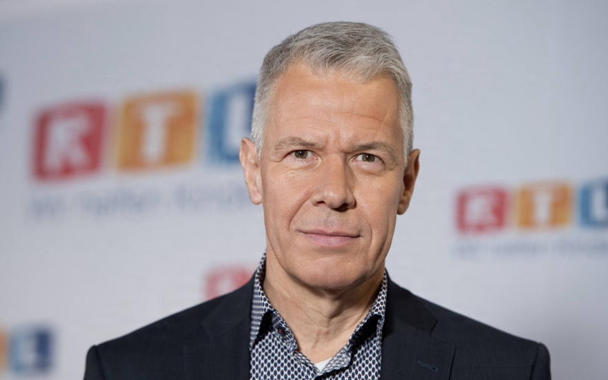 Peter Kloeppel guckt ernst