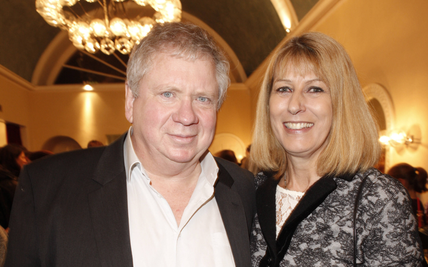 Rainer Hunold und seine Ehefrau Petra Offizorz stehen nebeneinander
