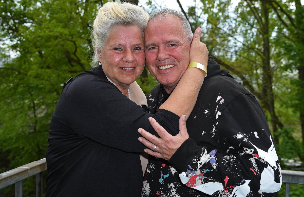 Silvia Wollny umarmt Harald Elsenbast