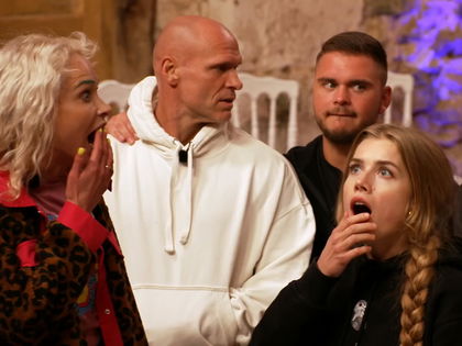 "The 50": Gewalt-Eklat nach Exit! Kandidatin schlägt Mitstreiterin auf die Brust