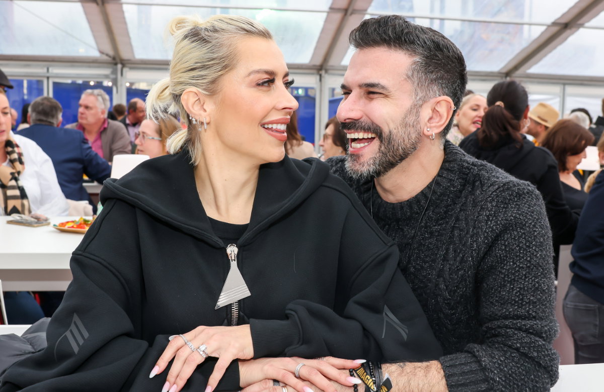 Verena Kerth und Marc Terenzi schauen sich an und lachen
