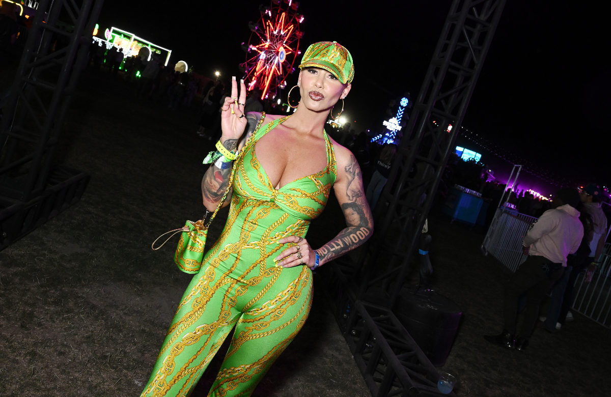 Amber Rose im grünen Outfit beim Coachella, 2024