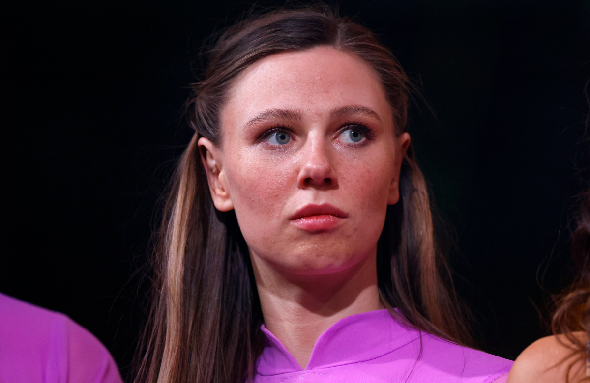 Ann-Kathrin Bendixen schaut ernst bei "Let's Dance"
