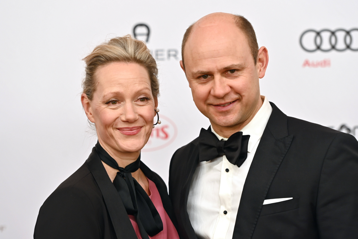 Anna Schudt und Moritz Führmann auf einem roten Teppich
