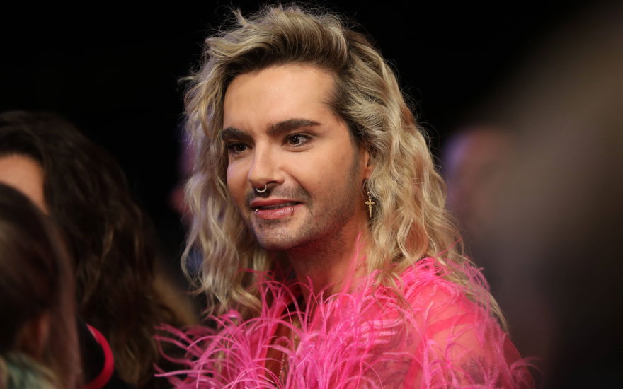 Bill Kaulitz sieht glücklich aus