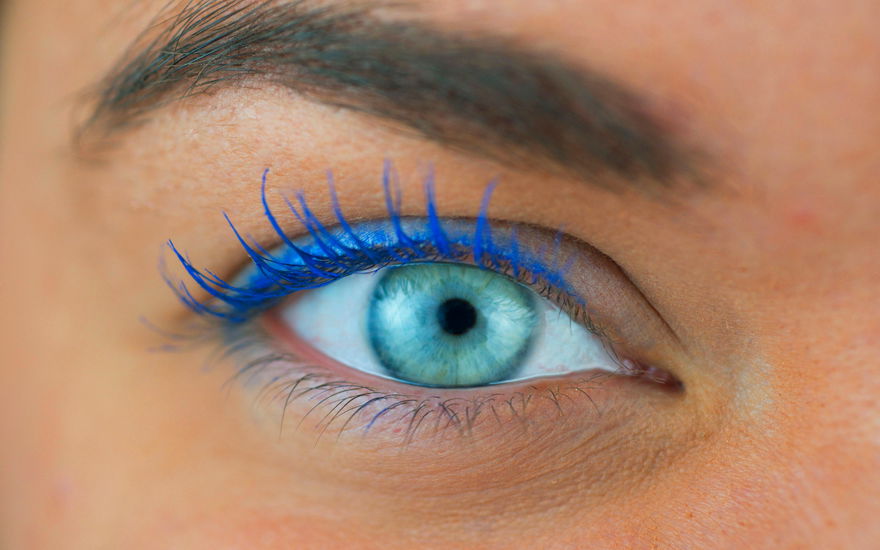 Blaue Mascara