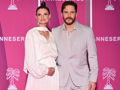 Daniel Brühl: In Cannes lassen er & Ehefrau Felicitas die Baby-Bombe platzen