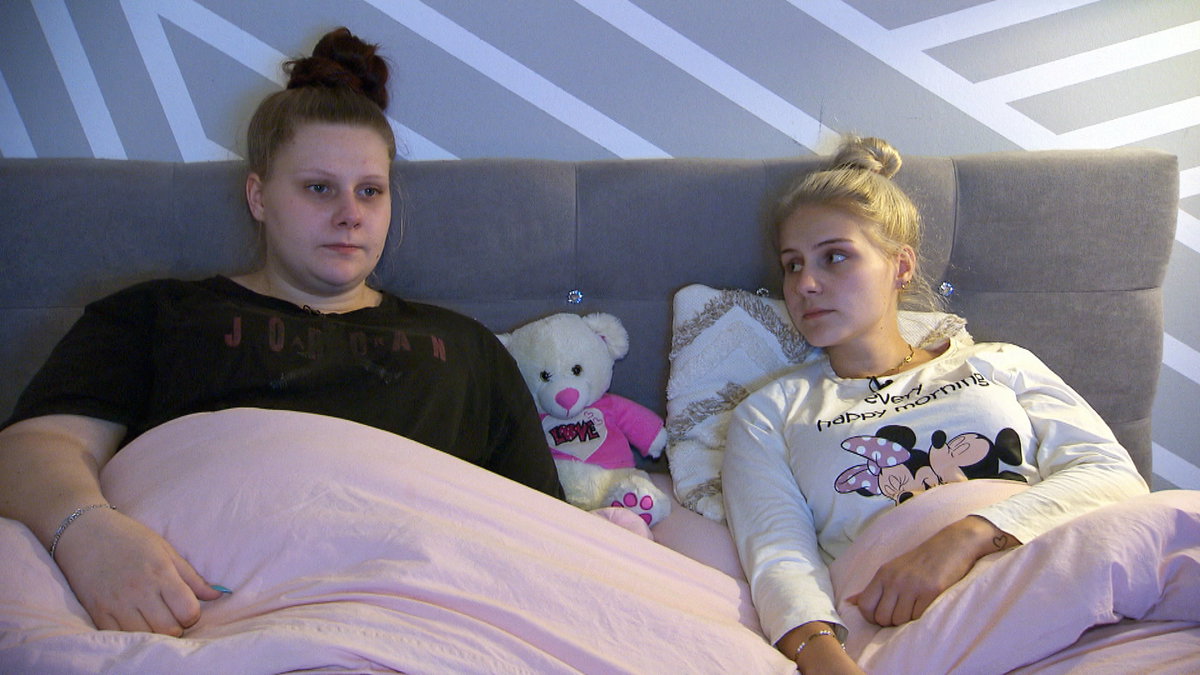 Lavinia Wollny nach Trennung von Tim traurig im Bett mit Schwester Estefania