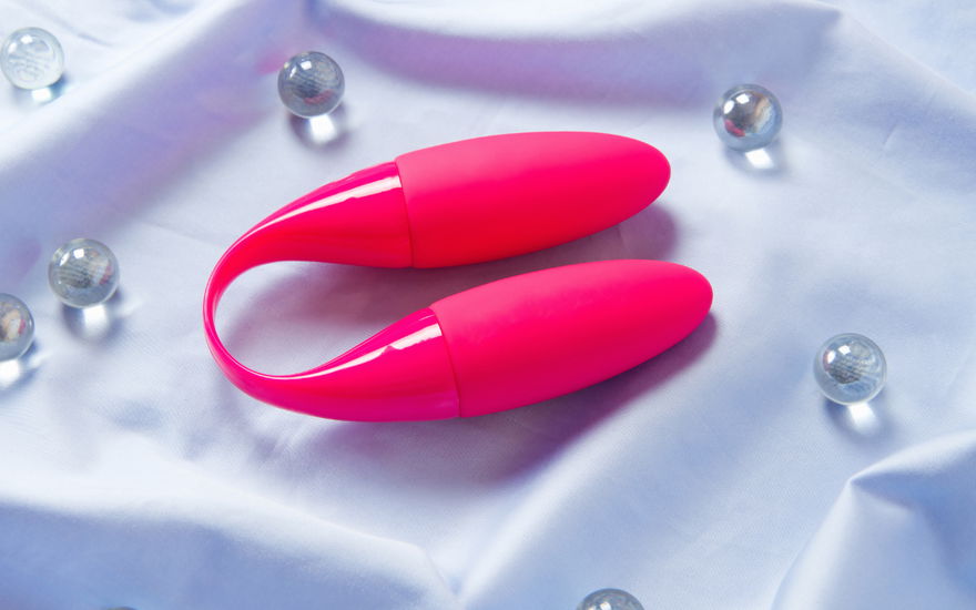 Sextoy vibriert zur Musik