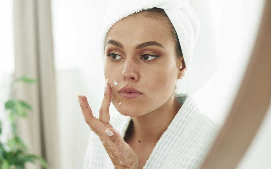Frau Anti-Aging-Creme Frankreich