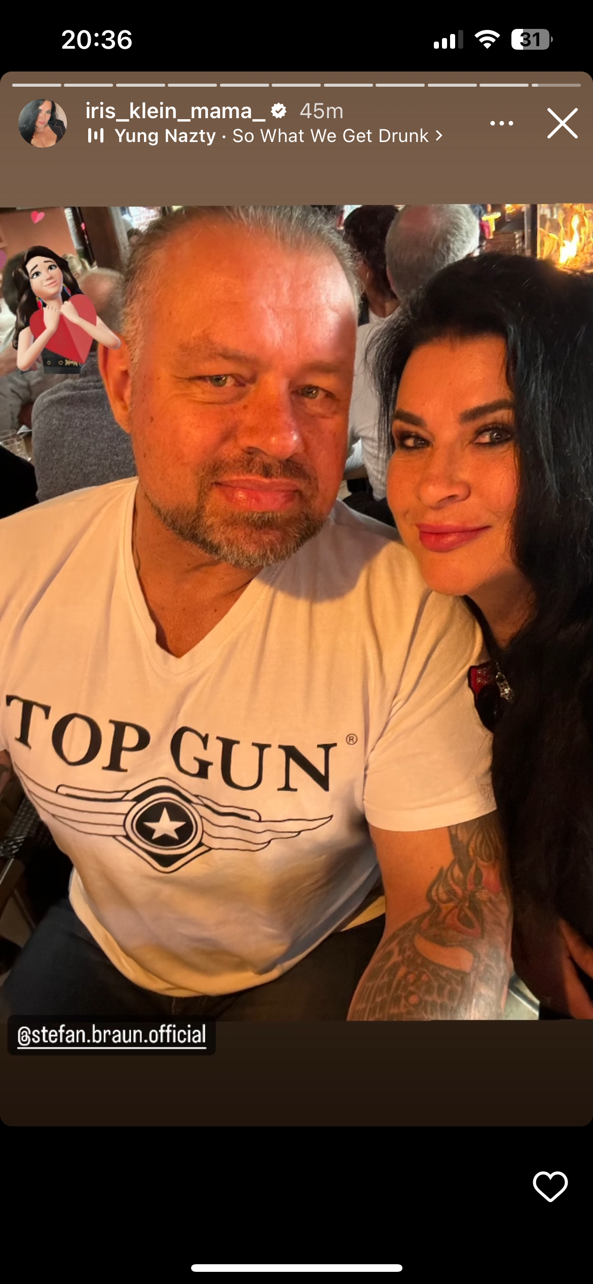 Iris Klein und ihr Freund Stefan Braun machen ein Selfie