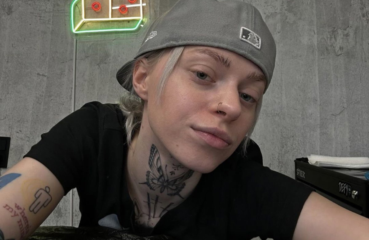 Kiri macht Selfie mit Cap