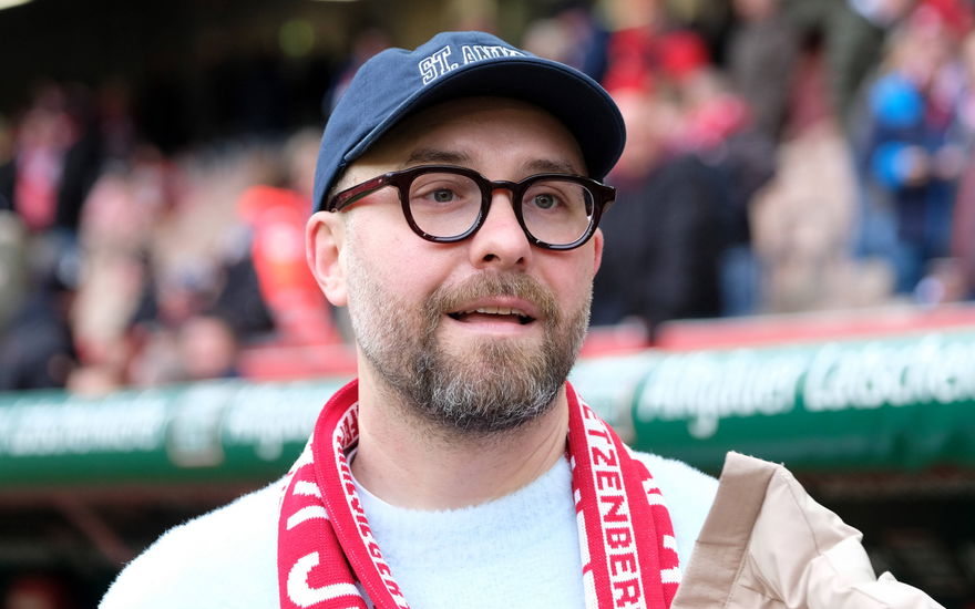 Mark Forster sieht erschrocken aus