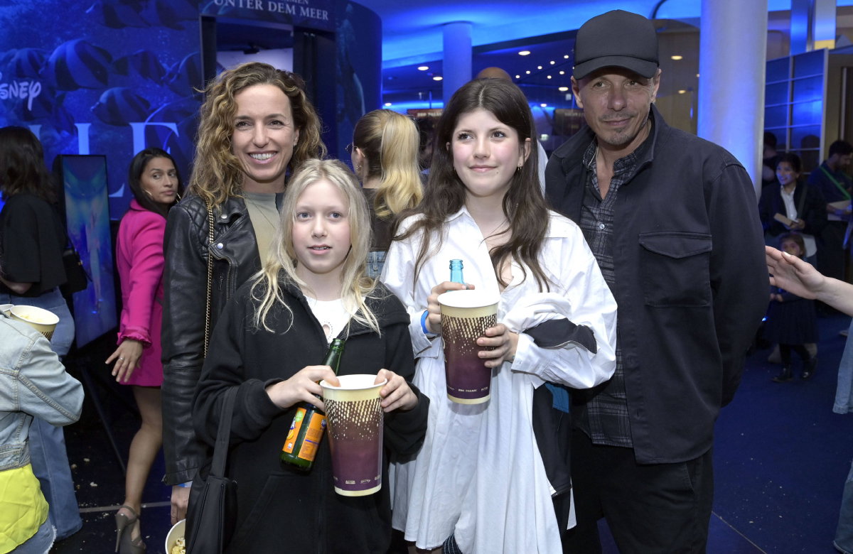 Michi Beck mit seiner Frau Ulrike und den gemeinsamen Töchtern Romy und Poppy