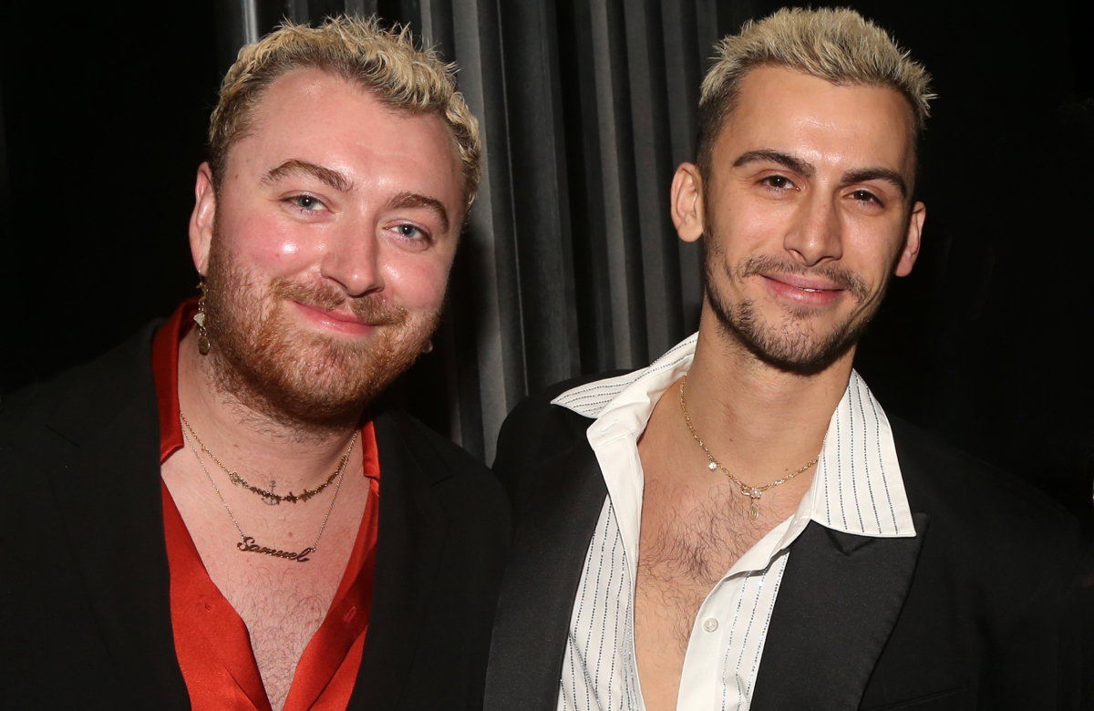 Sam Smith und Christian Cowan lächeln zusammen