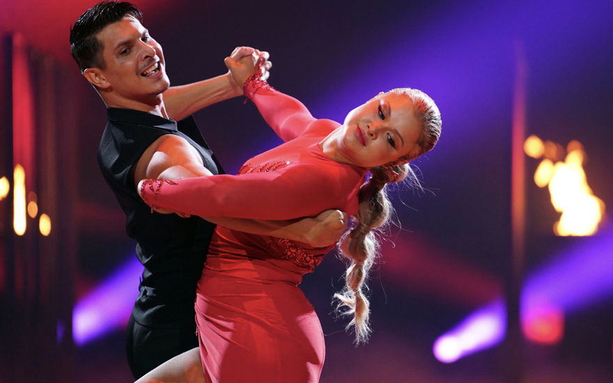 Alexandru Ionel und Sophia Thiel tanzen einen Tango bei "Let's Dance".