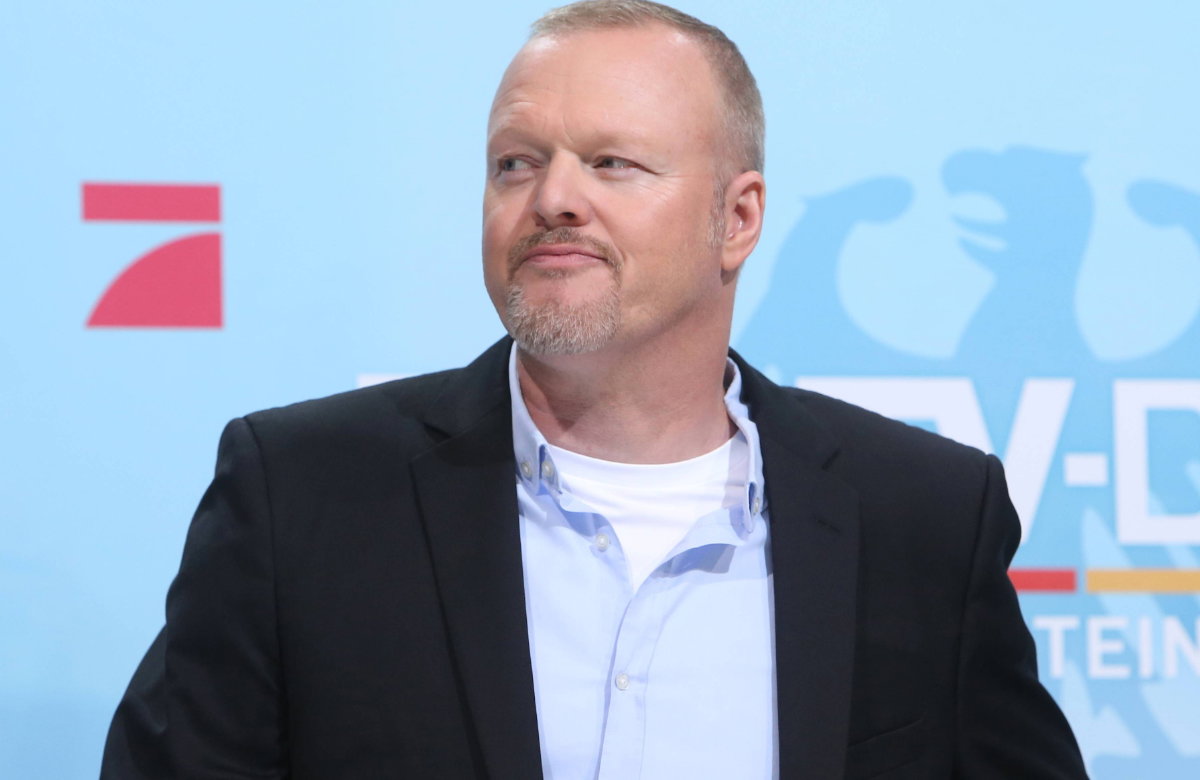 Stefan Raab guckt skeptisch zur Seite