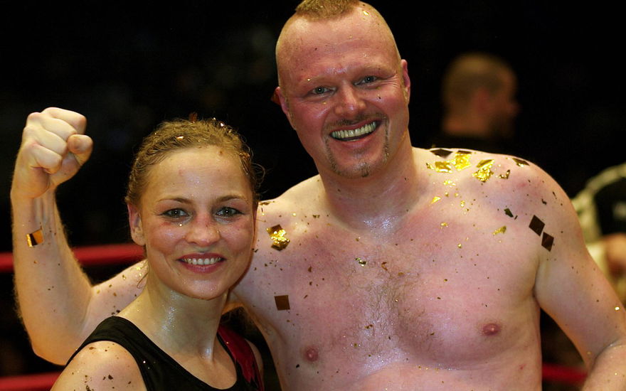 Regina Halmich und Stefan Raab nach ihrem Boxkampf 2007