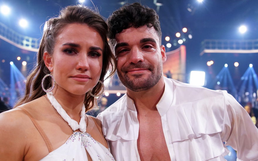 Stefano Zarrella und Mariia Maksina blicken traurig