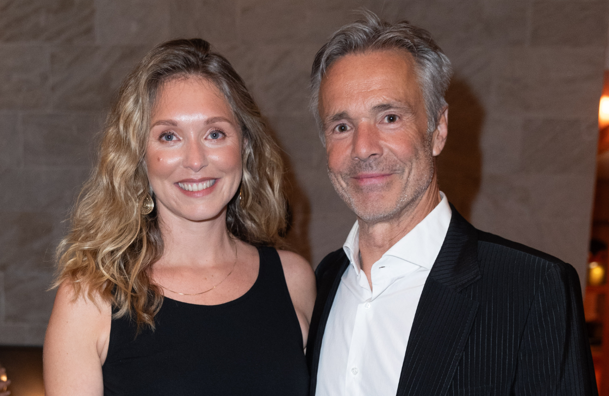 Stephanie Krogmann und Hannes Jaenicke posieren zusammen