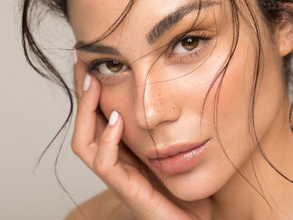 Make-up: Mit diesem Drogerie-Primer polstern wir unsere Haut in 5 Sekunden auf