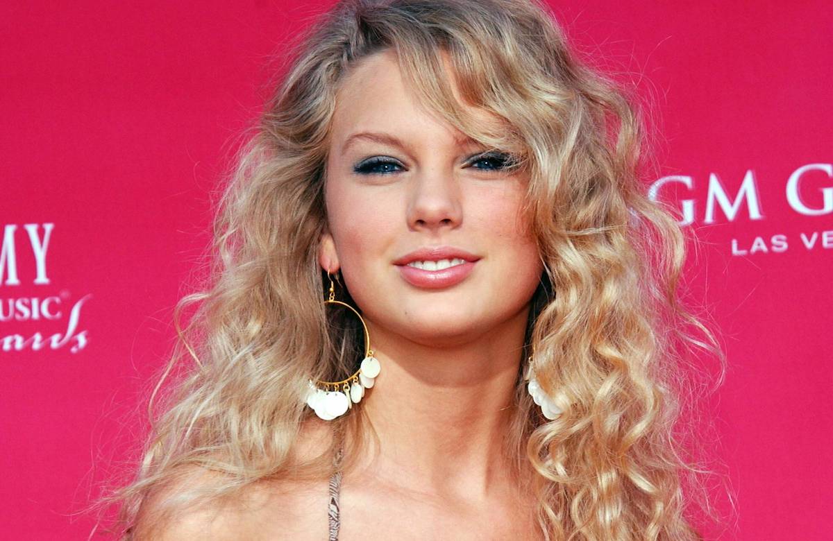 Taylor Swift 2006 mit Locken