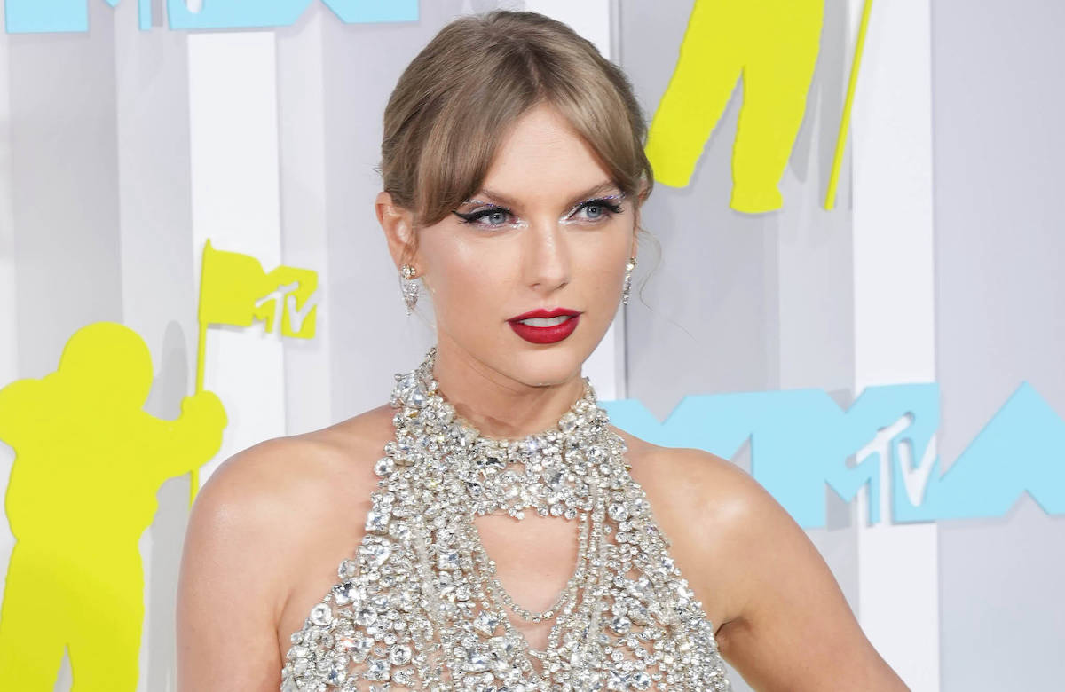 Taylor Swift 2022 mit Hochsteckfrisur