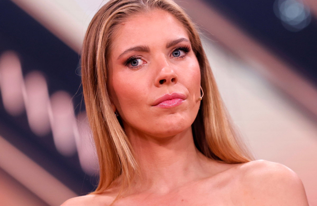 Victoria Swarovski guckt während "Let's Dance"-Show ernst