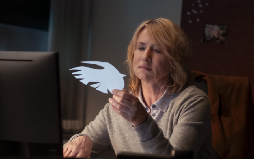 Corinna Harfouch im Tatort guckt ernst