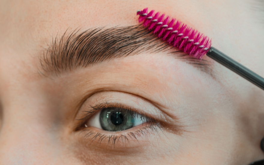 Augenbrauenstift styling