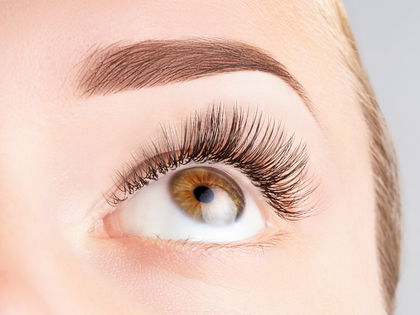 Mascara: Wie ein Feuerwerk! Diese Drogerie-Wimperntusche sorgt für einen 360-Grad-Effekt