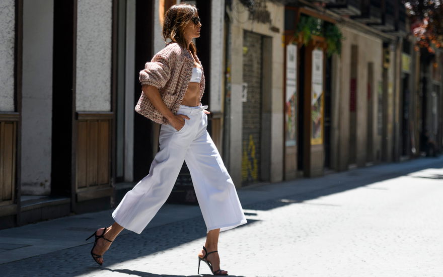 Frau mit Culotte
