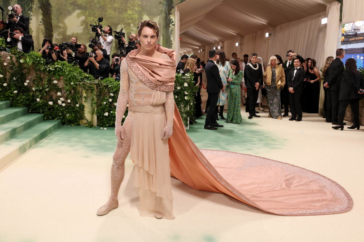 Gustav Magnar im Gladiatoren-Outfit bei der MET Gala 2024