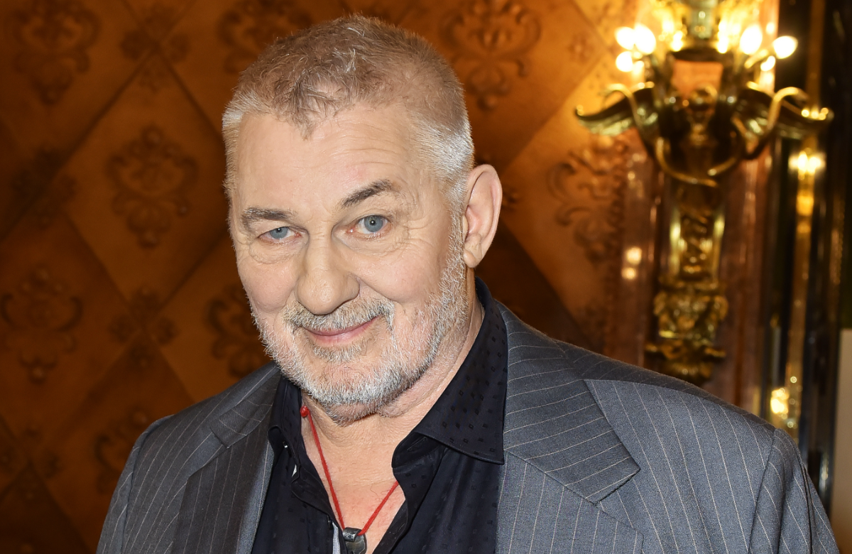 Heinz Hoenig lächelt
