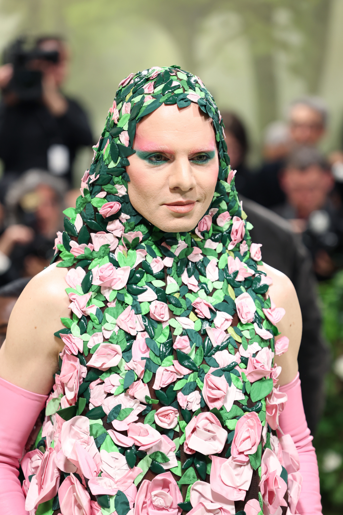 Jordan Roth bei der MET Gala 2024 mit Rosen-Outfit