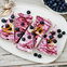 Kuchen mit Joghurt: Joghurt-Frischkäse-Torte mit Ingwerkeksen und Heidelbeeren