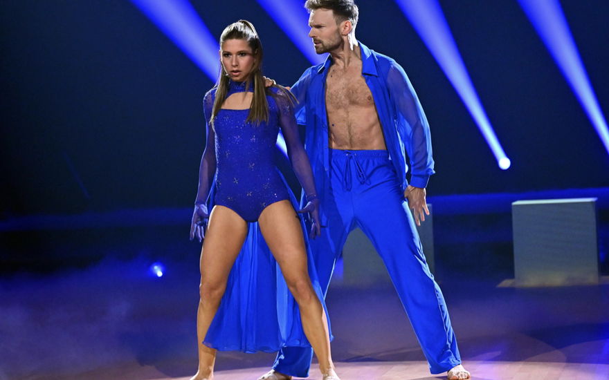 Jana Wosnitza und Vadim Garbuzov tanzen bei "Let's Dance" ihren "Magic Moment".