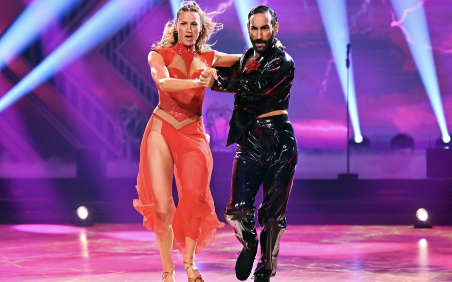 Lulu Lewe und Massimo Sinató tanzen ihren "Magic Moment" bei "Let's Dance".