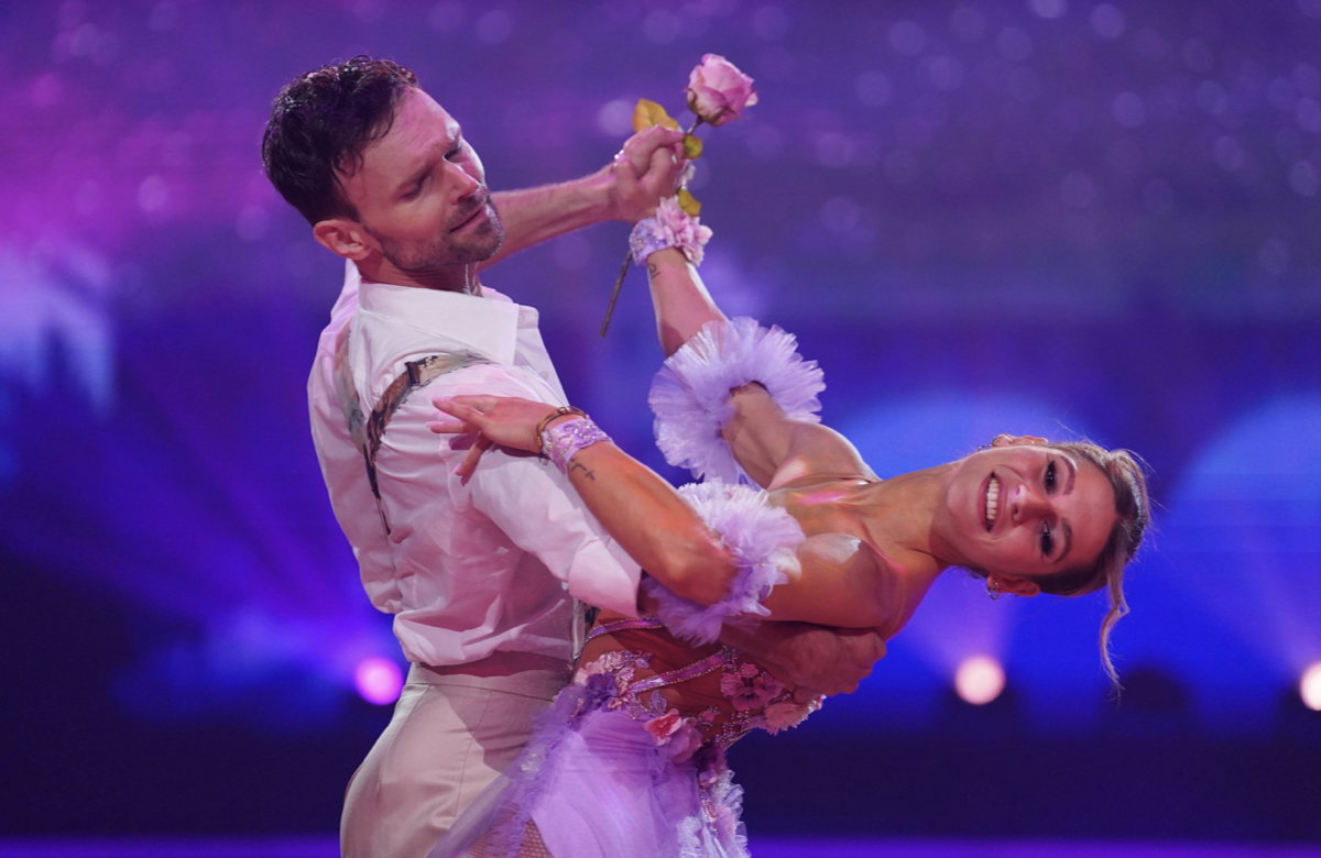 Jana Wosnitza und Vadim Garbuzov tanzen im Halbfinale von "Let's Dance".